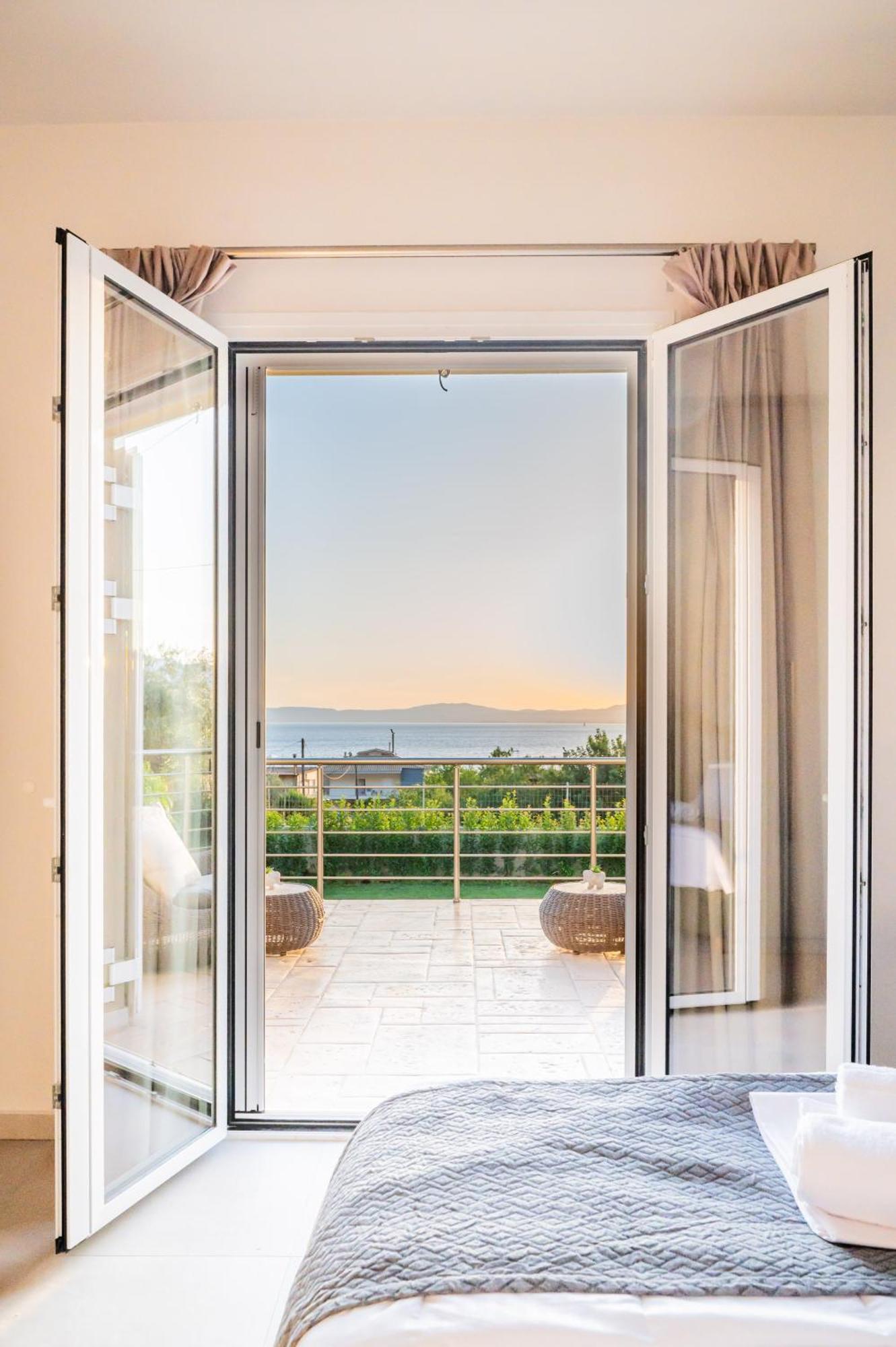 Thea Seaview Luxury Living Holiday home *