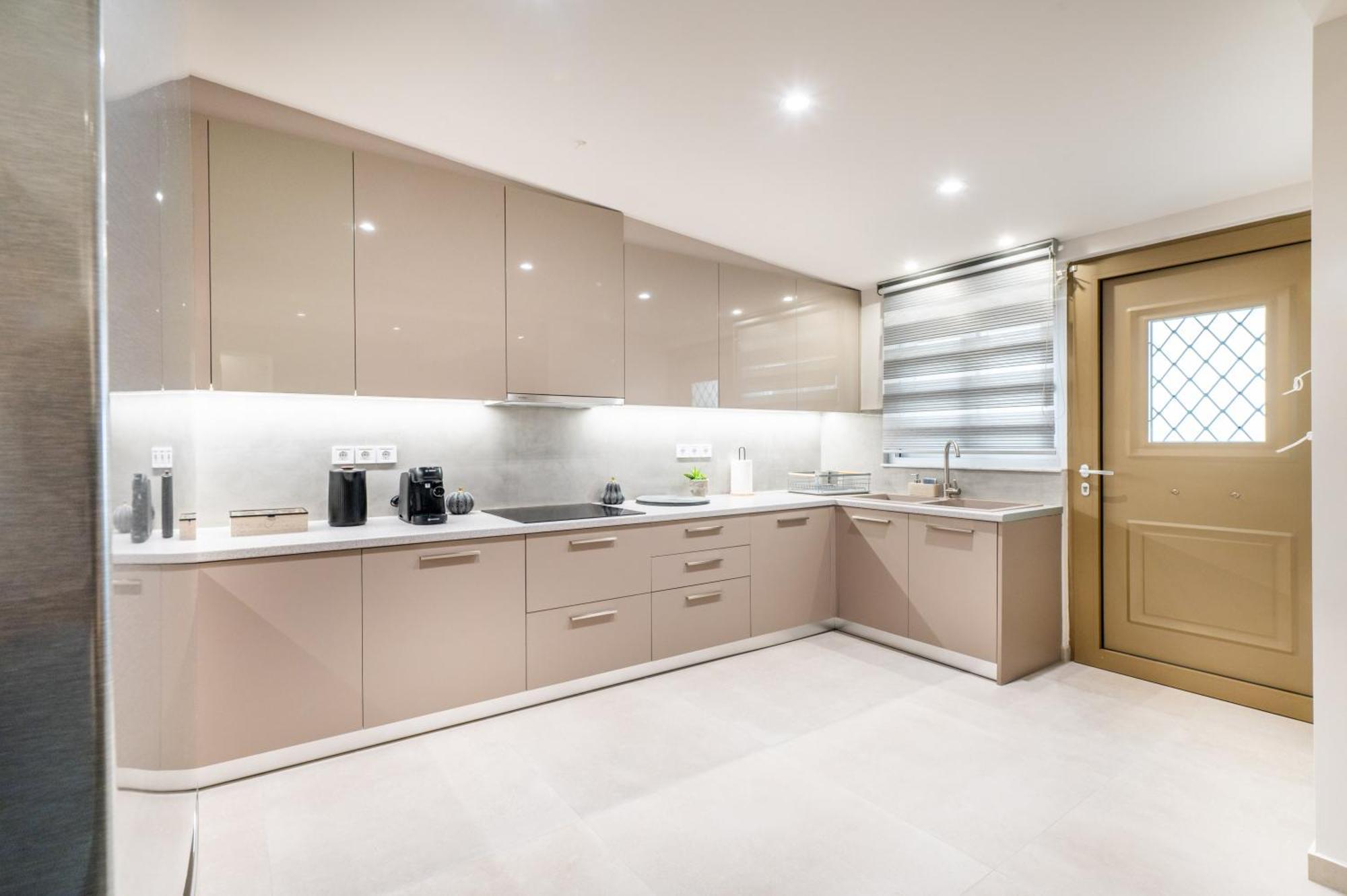 Thea Seaview Luxury Living *
